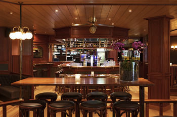 Hotel Bar